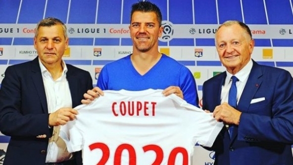 Бившият вратар на Франция Грегори Купе стана треньор в Олимпик