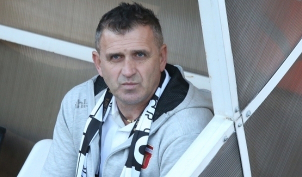 Наставникът на Локомотив Пловдив Бруно Акрапович реши да вземе възпитаниците