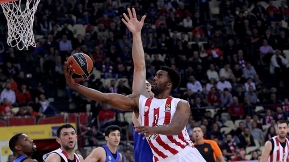 Гръцкият гранд Олимпиакос постигна осма победа като домакин след като