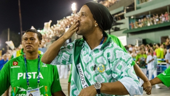 Бразилската легенда Роналдиньо прекрати знаменитата си професионална кариера преди по малко