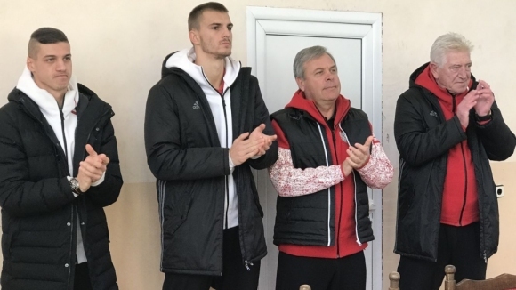 Футболистите Божидар Чорбаджийски и Кирил Десподов помощник треньорът Стефан Генов