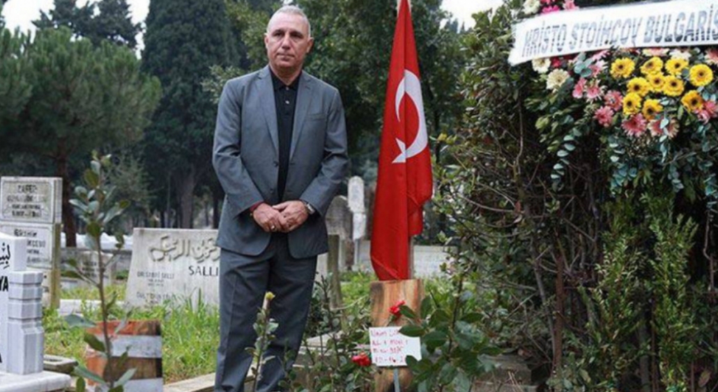 Българската футболна легенда Христо Стоичков посети за пръв път гроба