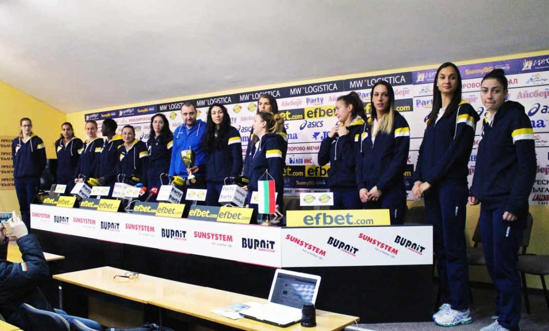 Женският отбор на Марица Пловдив получи Купата на победата за