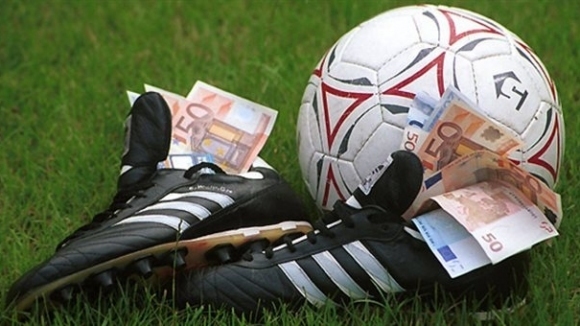 Европейските футболни лидери призовават за ограничаване на комисионните за агентите