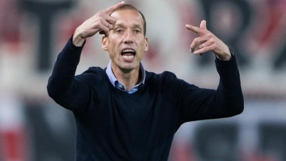 Старши треньорът на Кайзерслаутерн Джеф Щрасер не е получил инфаркт