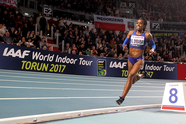Световната рекордьорка Гензебе Дибаба и сребърният световен медалист на 800