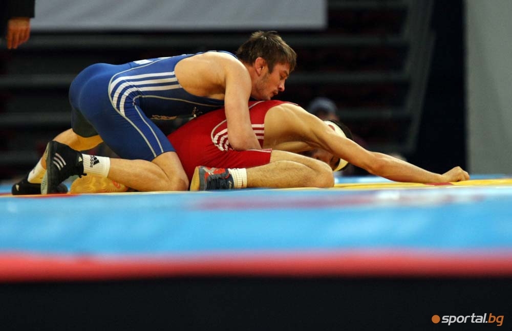 Българските борци от класическия стил приключиха с два медала на