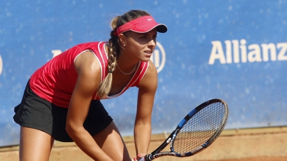 Първата ракета на българския женски тенис Виктория Томова отпадна в