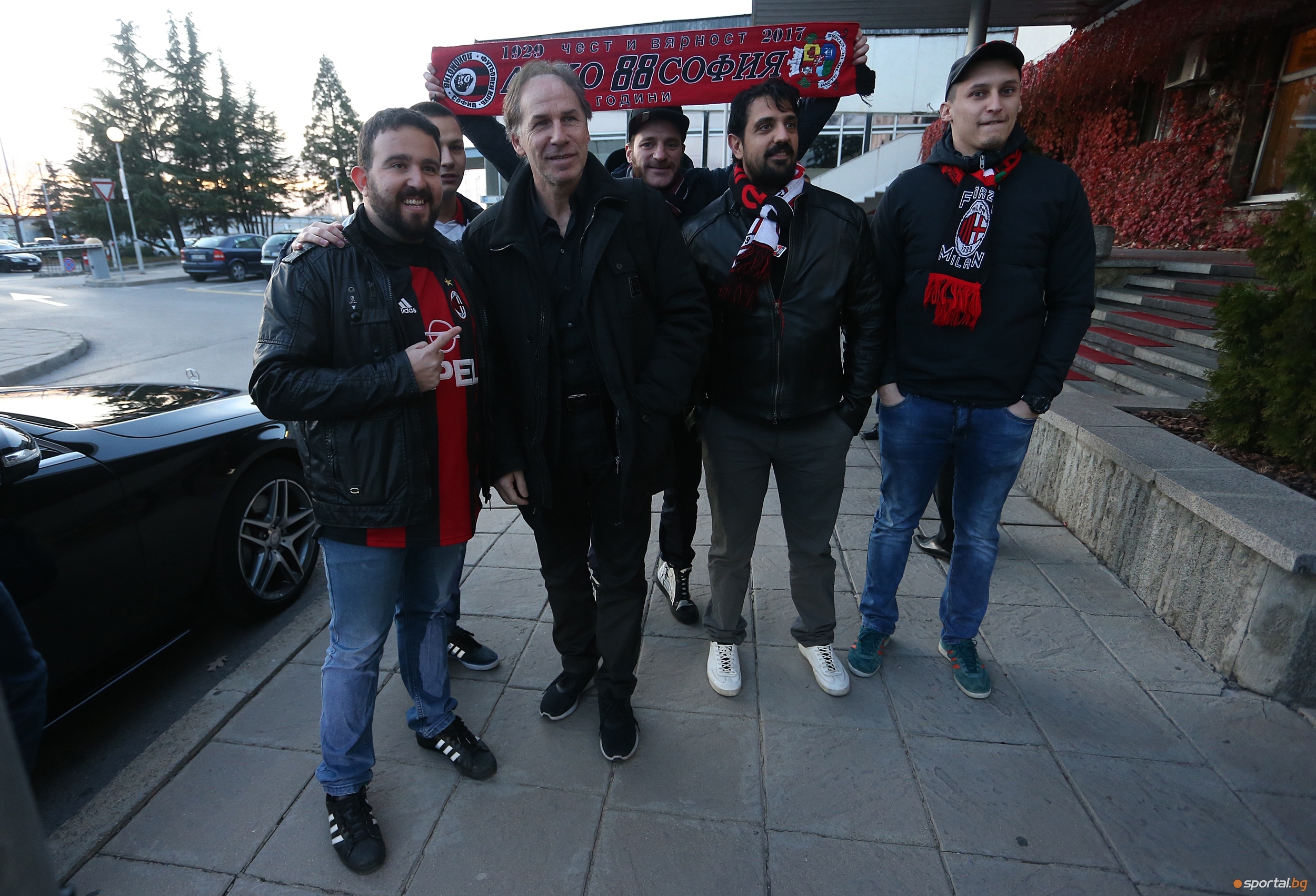 Ръководството на Лудогорец подари на българските фенове на Милан официалната