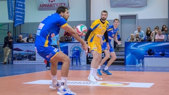 Българските волейболисти Иван Колев и Владислав Иванов и тимът на