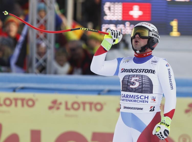 Швейцарецът Беат Фойц постигна трета победа през сезона в спускането,