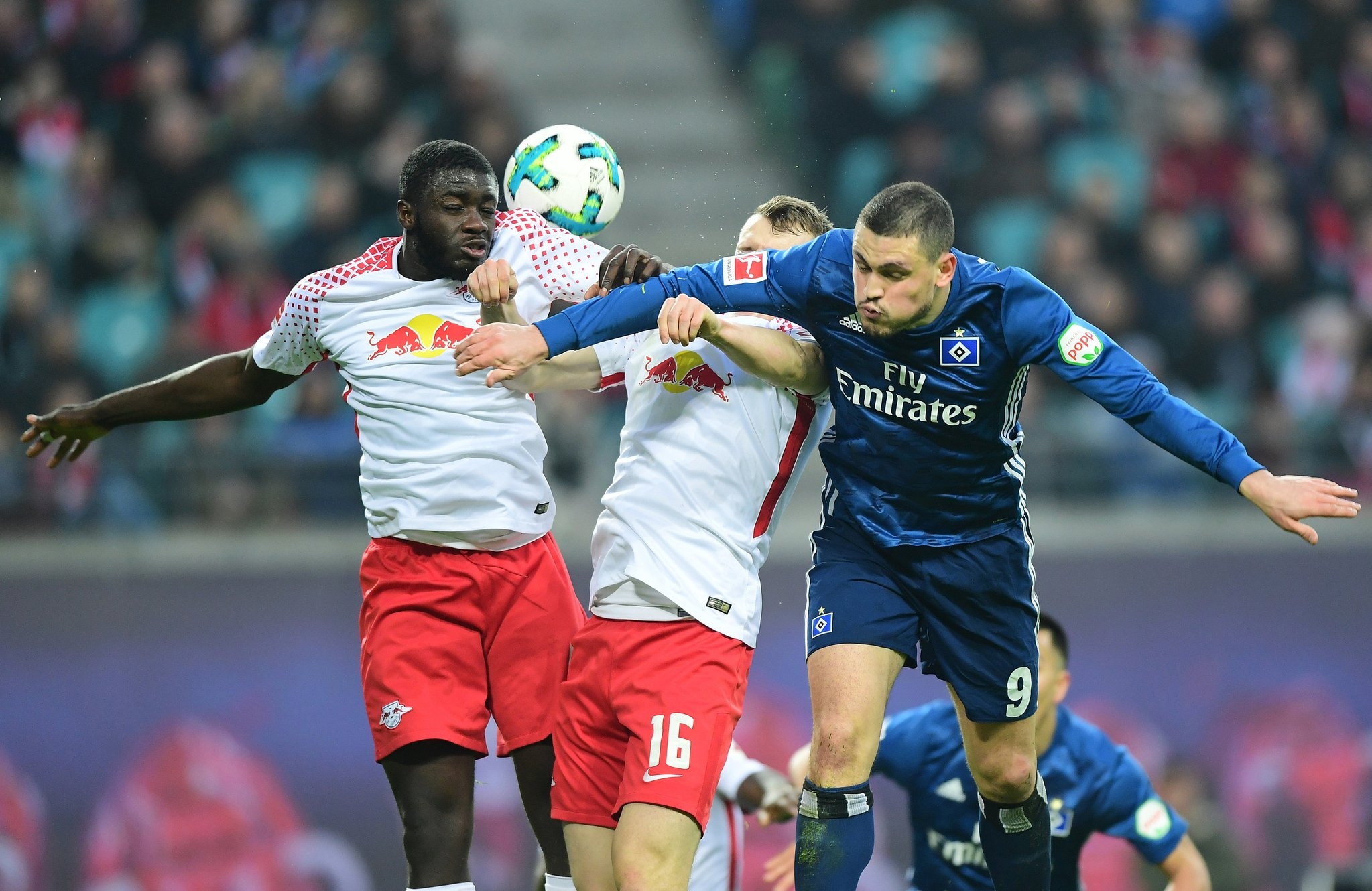 Новият наставник на Хамбургер ШФ Бернд Холербах дебютира начело на