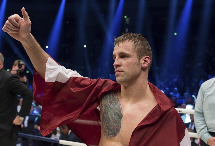 Латвийската боксова звезда Майрис Бриедис пожела да играе реванш с