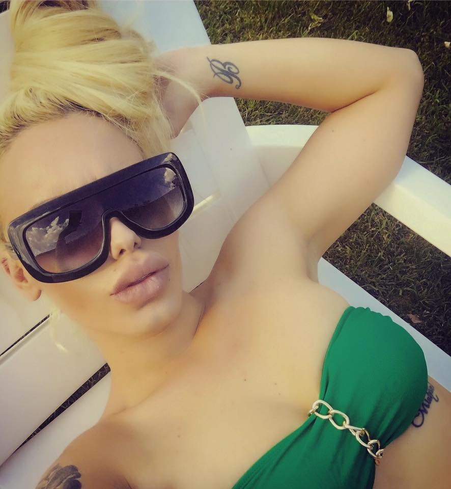 Скандалната силиконка Кристин Каменова направи на пух и прах Мегз