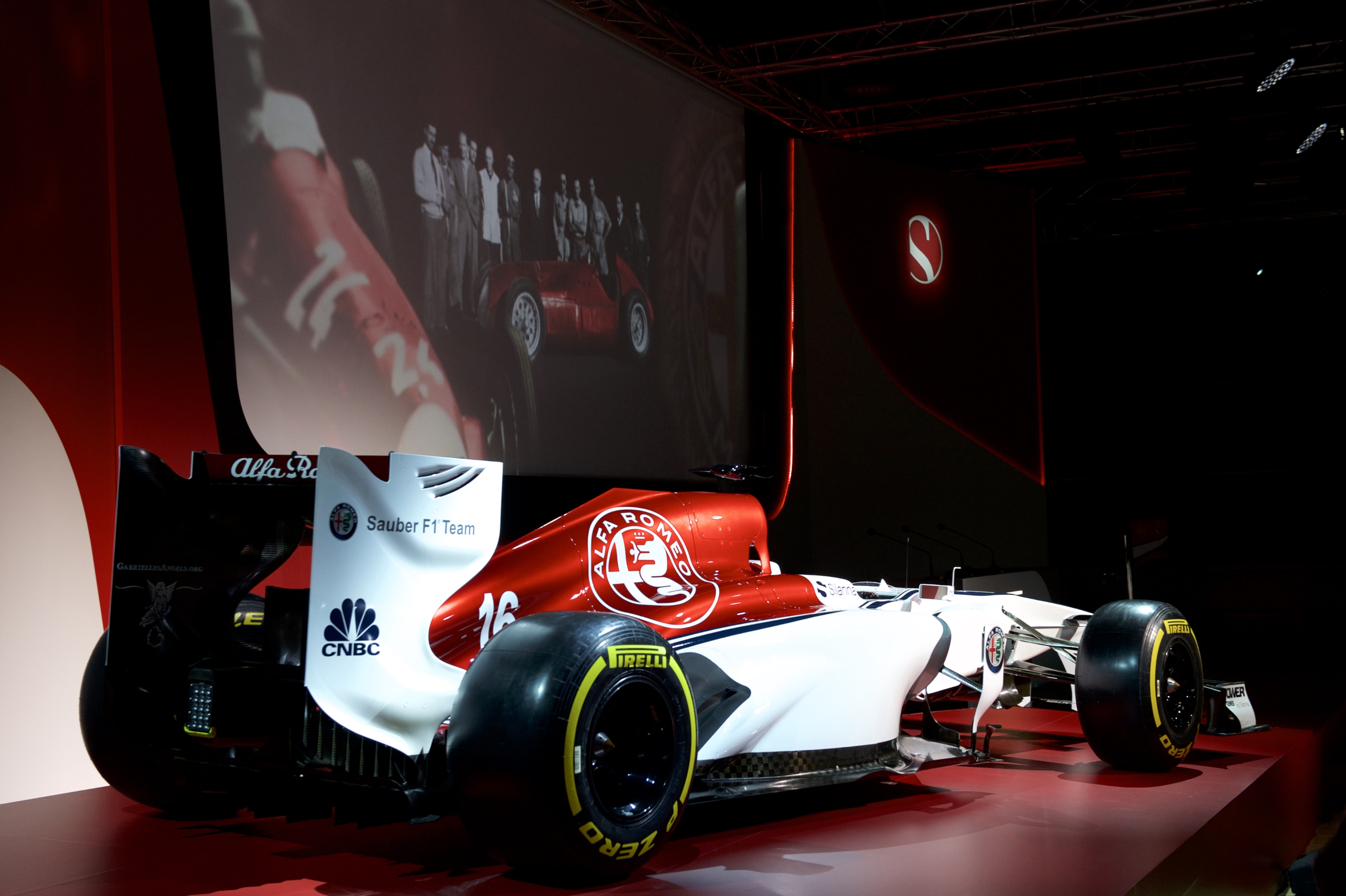Алфа Ромео Заубер ще представи състезателния си автомобил за 2018