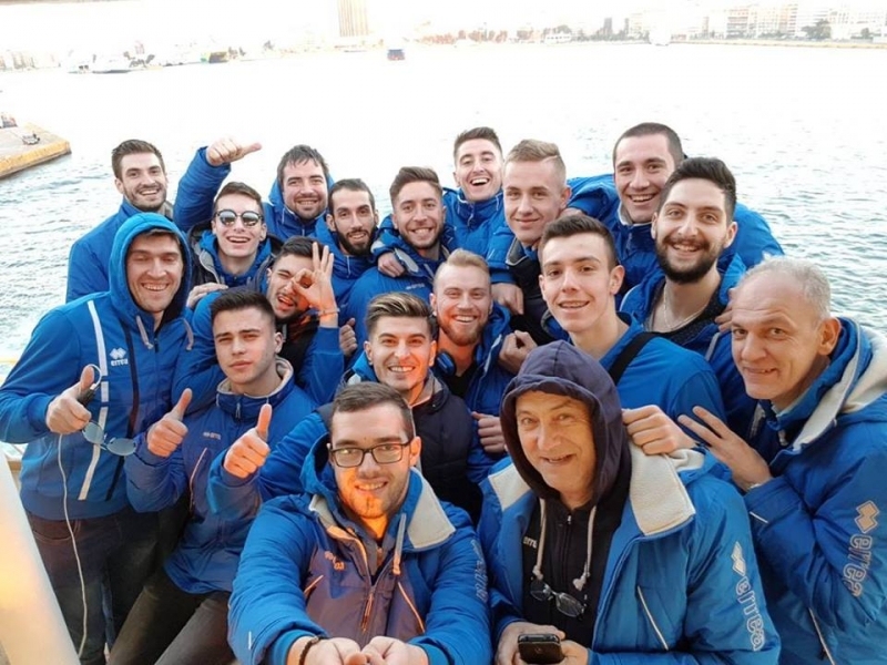 Самоубиец се хвърли в морето от ферибота с който отборът