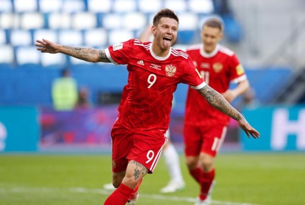 След месеци в които беше разкъсван между Зенит и Уест