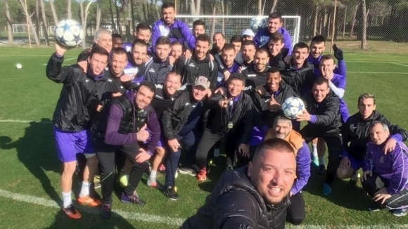 Футболистите и спортно техническият щаб се готвят с настроение по