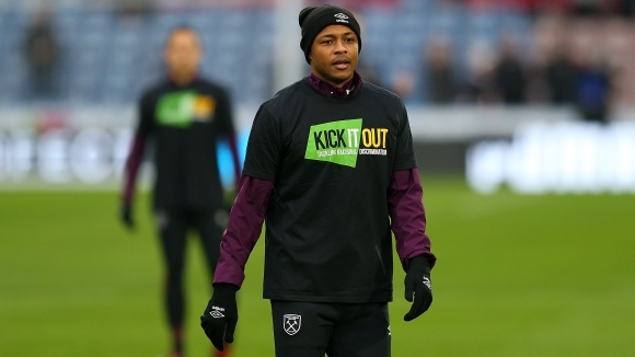 Суонзи отново събраха братята Аю в един отбор след като