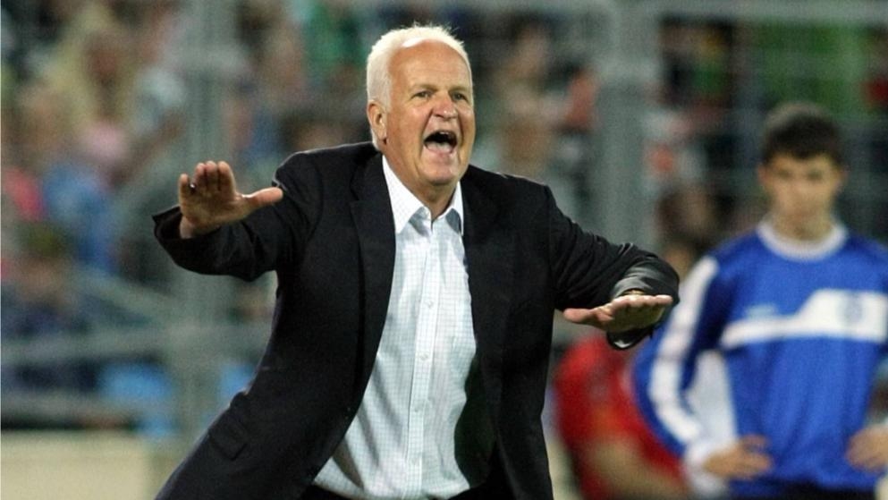 Легендата на футбола в бившата ГДР Бернд Щанге се е