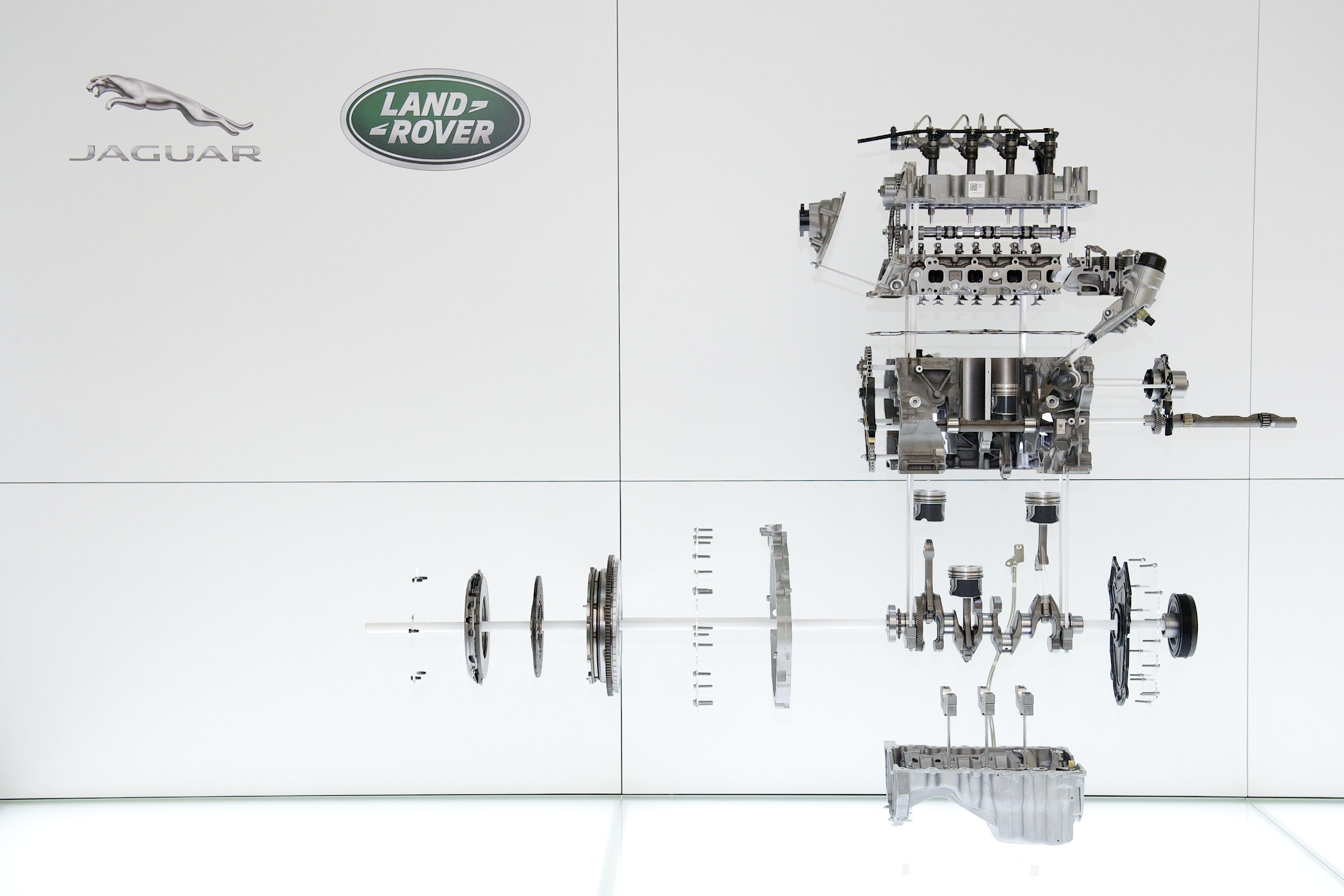 2,0-литровият, четирицилиндров бензинов двигател Ingenium на Jaguar Land Rover с