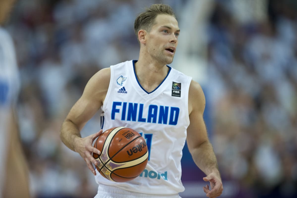 Старши треньорът на финландския национален отбор Хенрик Детман обяви списъка