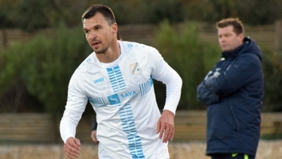 Българският нападател Валери Божинов ще играе през тази пролет в