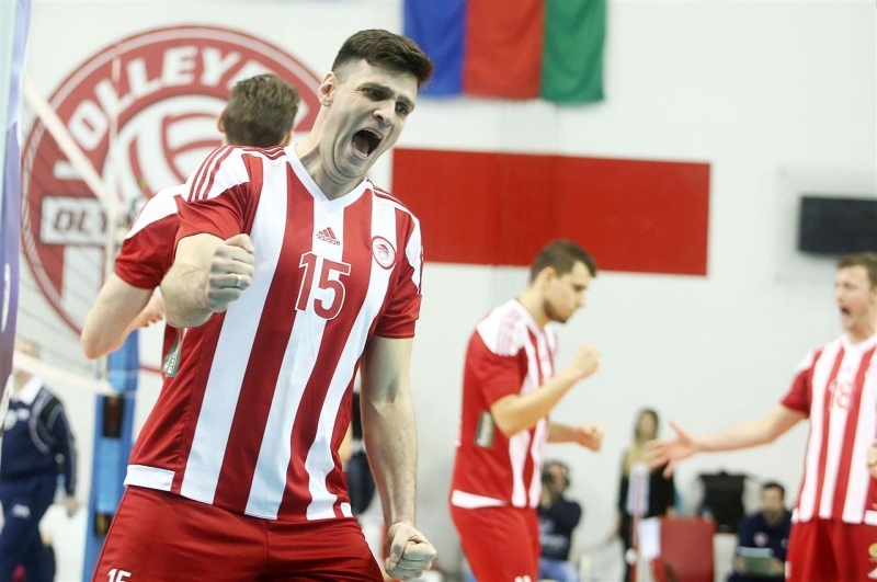 Бившият капитан на националите Тодор Алексиев и неговият Олимпиакос Пирея