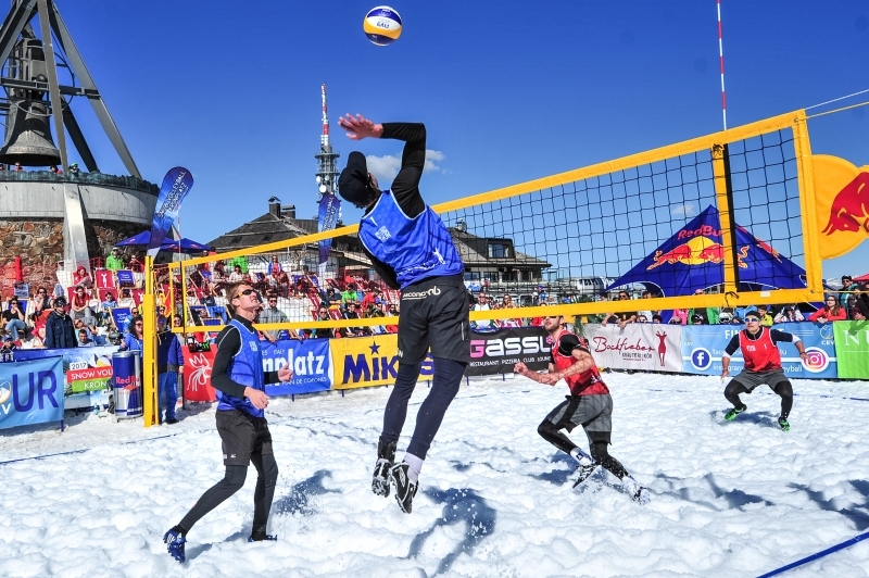 Демонстративни мачове и официално представяне на дисциплината снежен волейбол ще