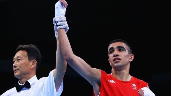 Британският боксьор Мохамед Али беше наказан за две години заради