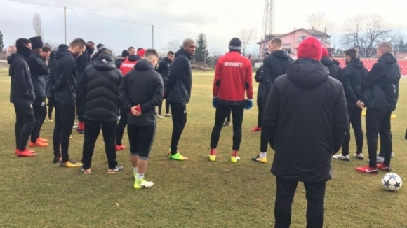 След тридневна почивка футболистите на ЦСКА-София подновиха тренировки на базата