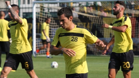 Старши треньорът на Ботев Пловдив Николай Киров поиска от ръководството