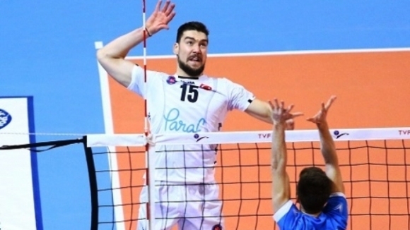 Волейболният национал Велизар Чернокожев и неговият Халкбанк Анкара продължават страхотното