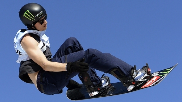 Швейцарският сноубордист Юрий Подладчиков няма да защитава олимпийската си титла