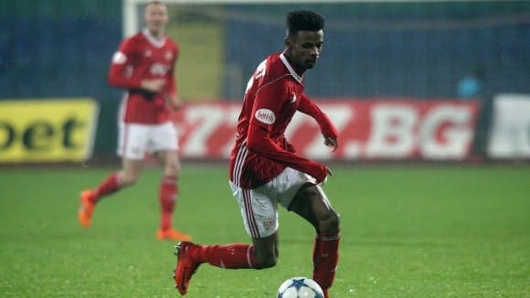 Старши треньорът на ЦСКА София Стамен Белчев и неговият колега