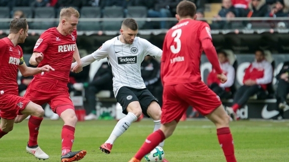 Футболистите на Айнтрахт Франкфурт зарадваха феновете си с най резултатния си