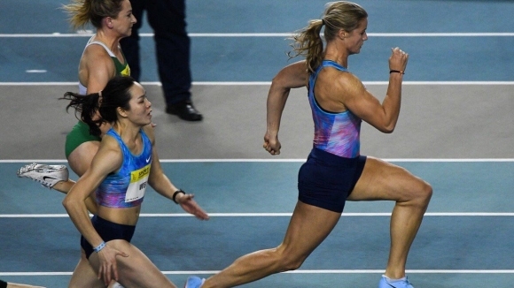 Двукратната световна шампионка на 200 метра Дафне Схипърс откри зимния