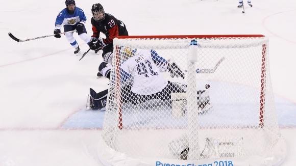 Олимпийският шампион Канада победи Финландия с 4 1 и остана начело