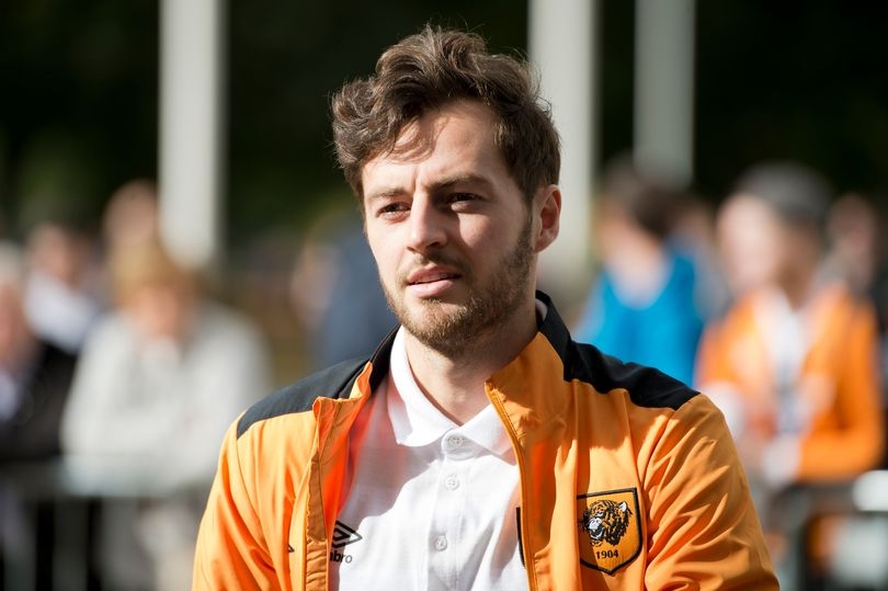 Полузащитникът на Хъл Сити Райън Мейсън обяви оттеглянето си от