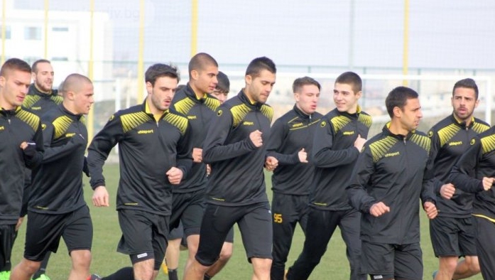 Вратарят Даниел Кайзер поднови днес тренировките в Ботев Пловдив съобщиха