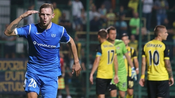 С първата среща от подновяването на шампионата срещу Ботев Пловдив