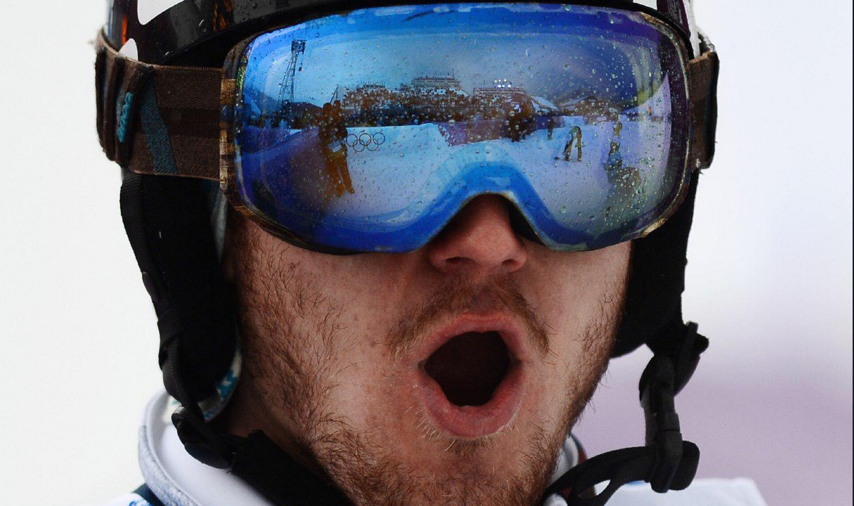 Руският сноубордист Николай Олюнин най вероятно е счупил крака си сочат