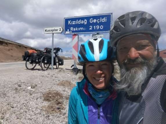 Швейцарско семейство измина 17 000 километра с колелета в рамките