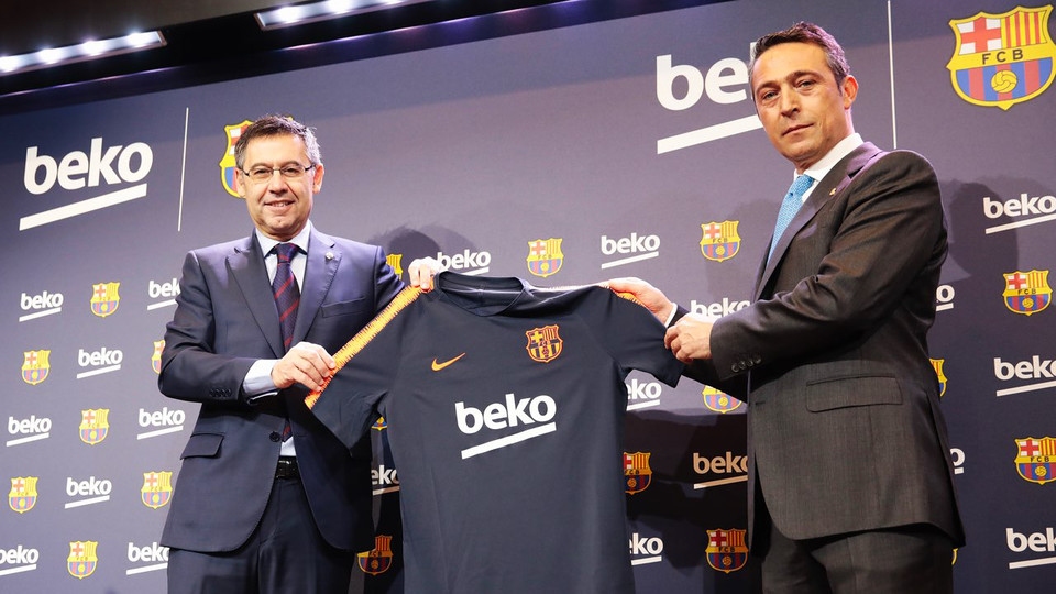 Лидерът в Ла Лига Барселона подписа нов договор с досегашния
