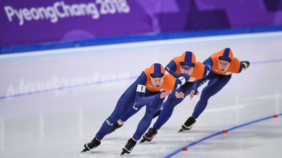 Защитаващият титлата си Холандия постави нов олимпийски рекорд в четвъртфиналите