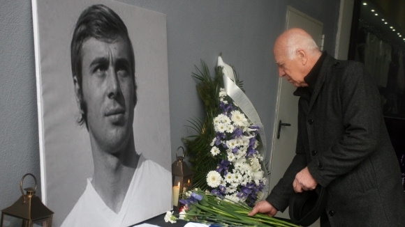 Легендарният капитан на Левски Кирил Ивков отдаде почит а своя