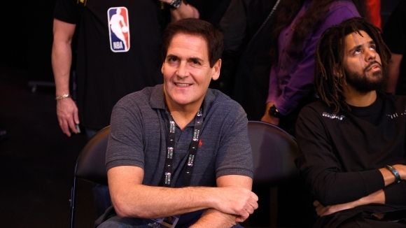 Колоритният собственик на Далас Марк Кюбан направи поредното си култово