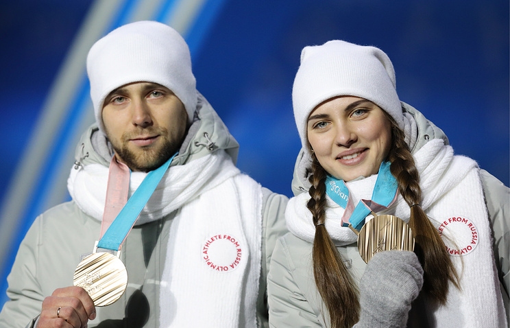 Бронзовите медалисти в кърлинга Александър Крушелницки и Анастасия Бризгалова върнаха