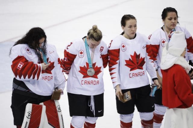 Канадската хокеистка Жослин Ларок изрази съжалението си че не е