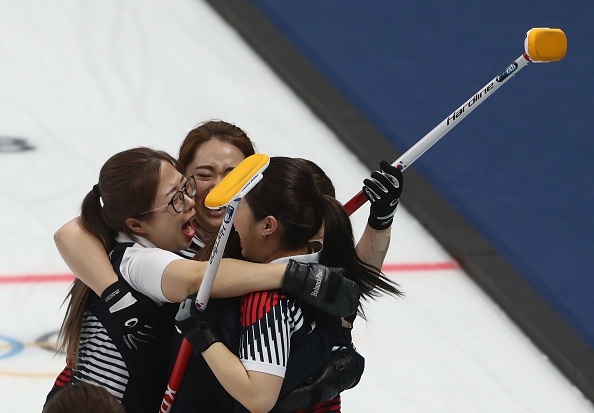 Олимпийският отбор на Република Корея по кърлинг за жени постигна